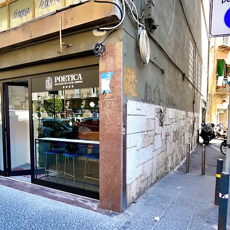 호텔 Poetica Boutique Sky 4*